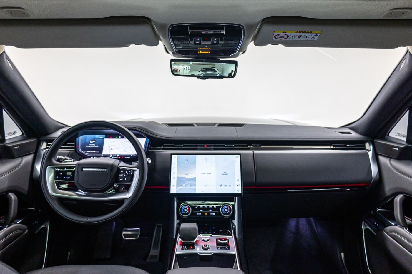 Land Rover Range Rover Vogue HSE V8 P530 gallery image 4