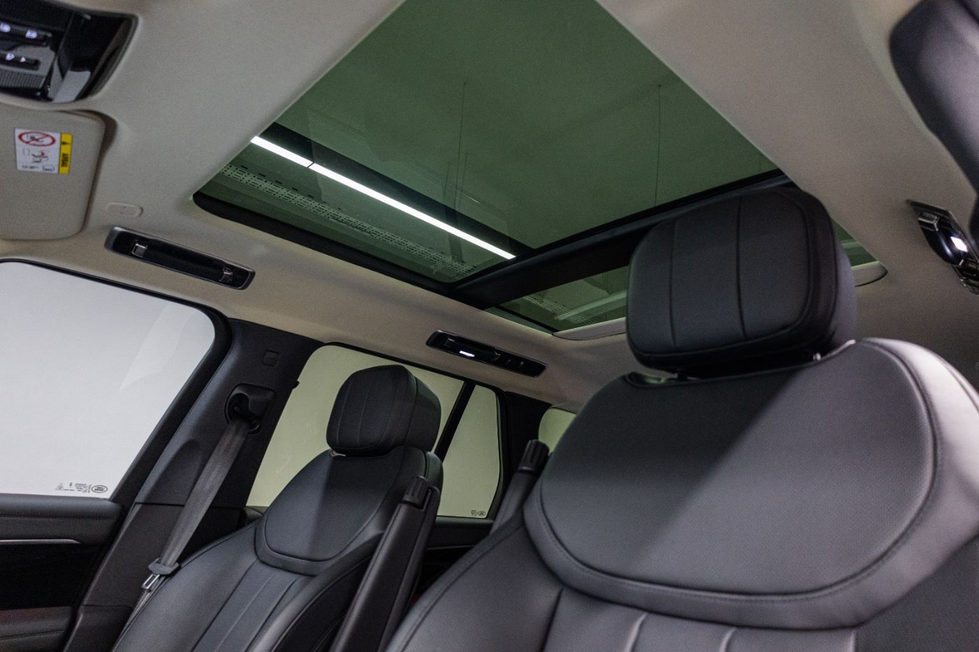 Land Rover Range Rover Vogue HSE V8 P530 gallery image 5
