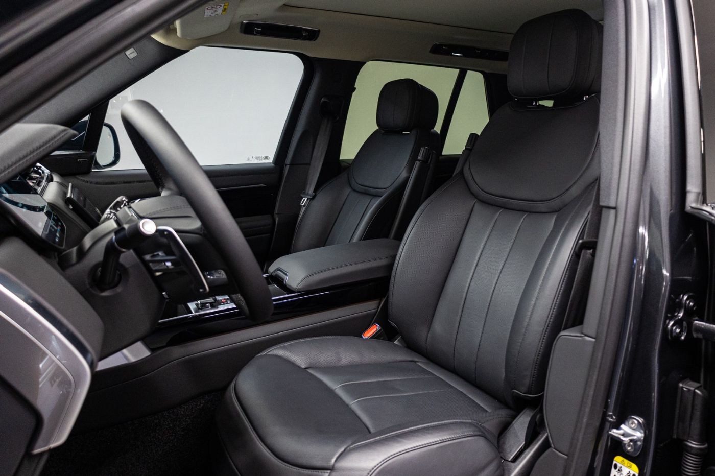 Land Rover Range Rover Vogue HSE V8 P530 gallery image 6