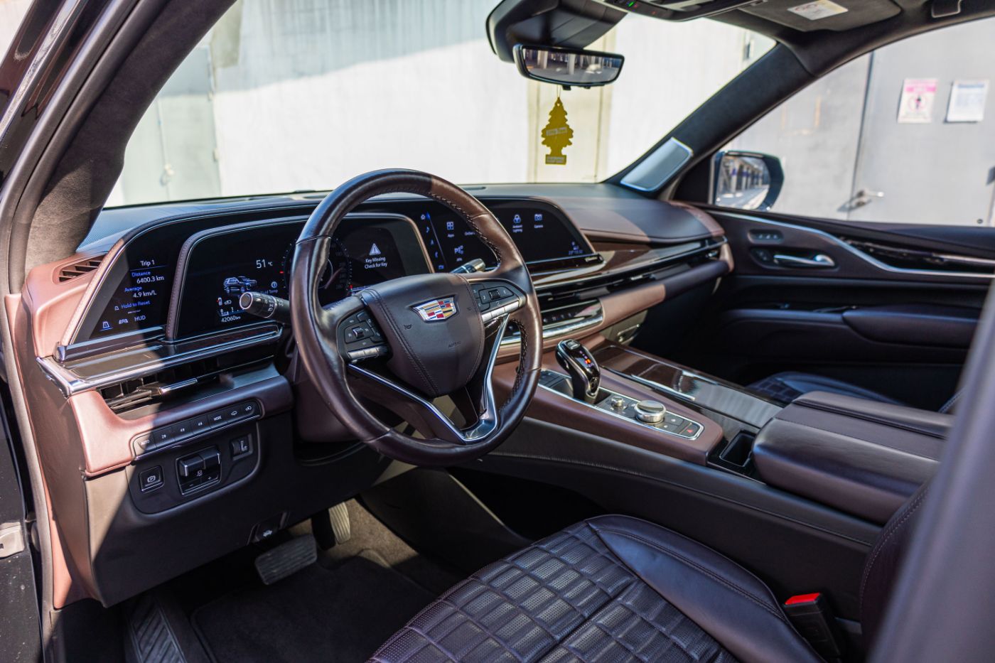 Cadillac Escalade Sport Platinum gallery image 2
