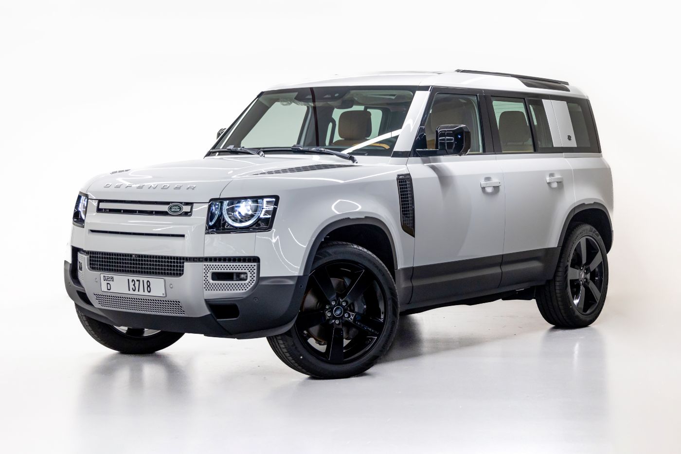 Land Rover Defender 110 HSE V6 P400 gallery image 1