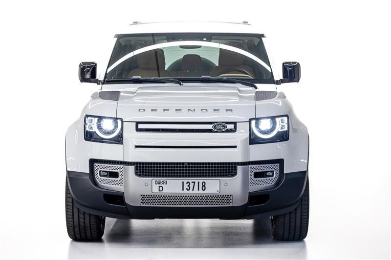 Land Rover Defender 110 HSE V6 P400 gallery image 3