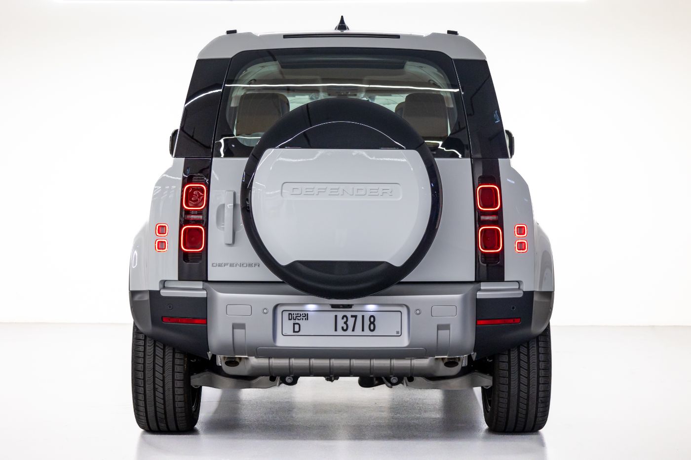 Land Rover Defender 110 HSE V6 P400 gallery image 9