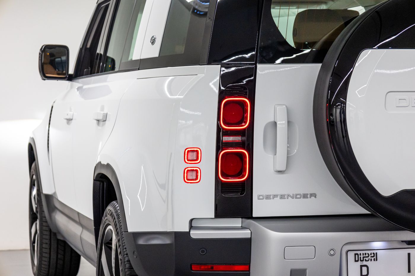 Land Rover Defender 110 HSE V6 P400 gallery image 10
