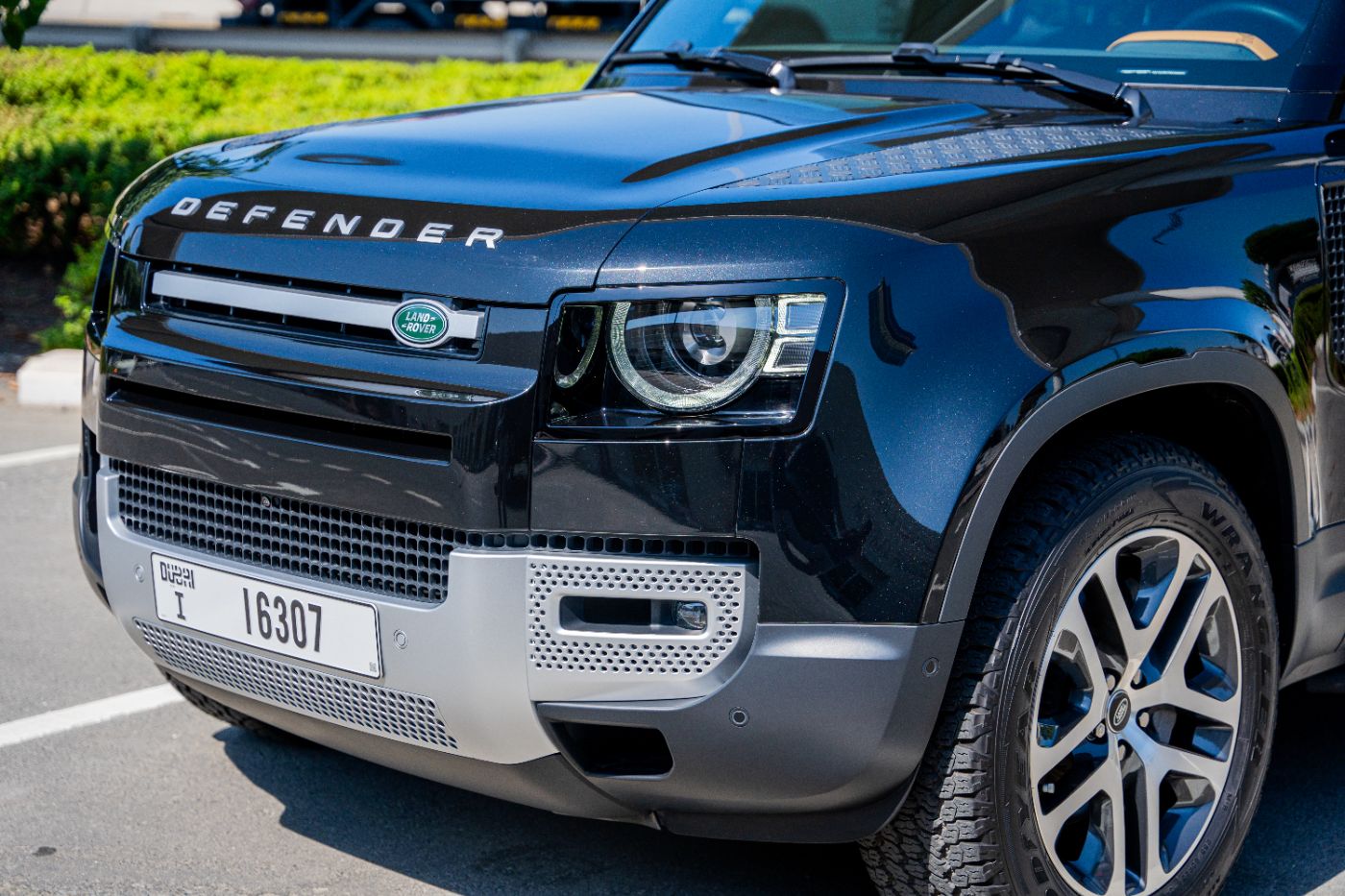 Land Rover Defender 110 HSE V6 P400 gallery image 3