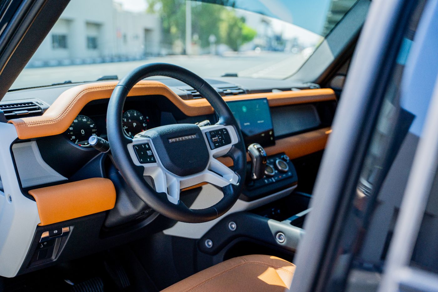 Land Rover Defender 110 HSE V6 P400 gallery image 4