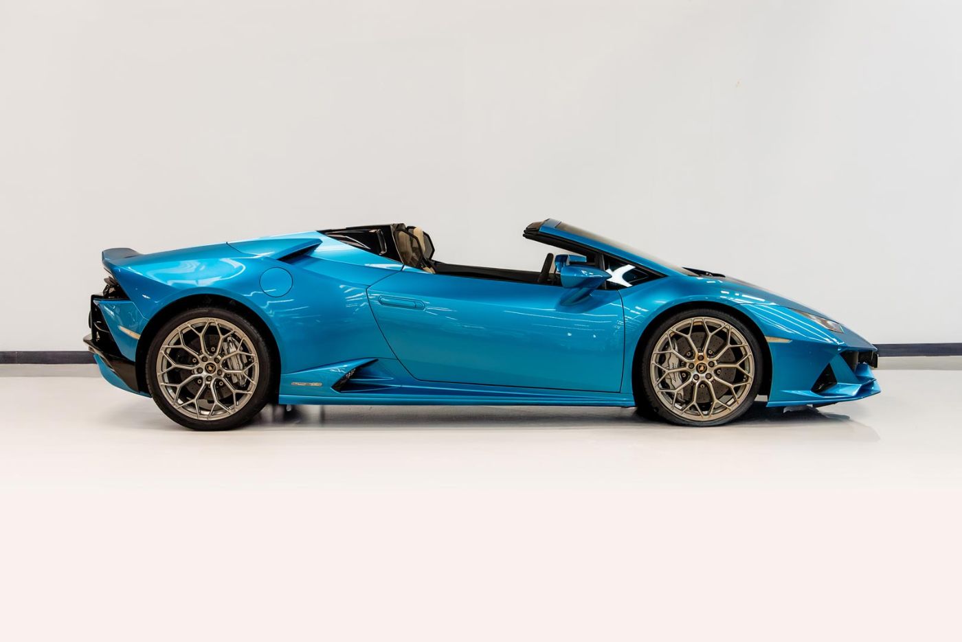 Lamborghini Huracan EVO Spyder gallery image 1