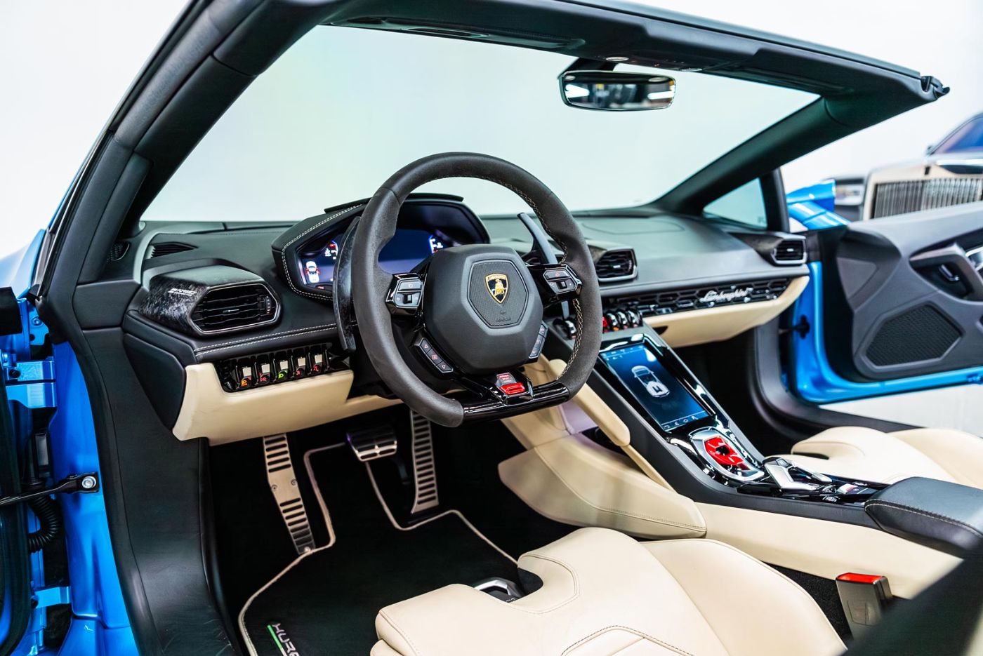 Lamborghini Huracan EVO Spyder gallery image 2