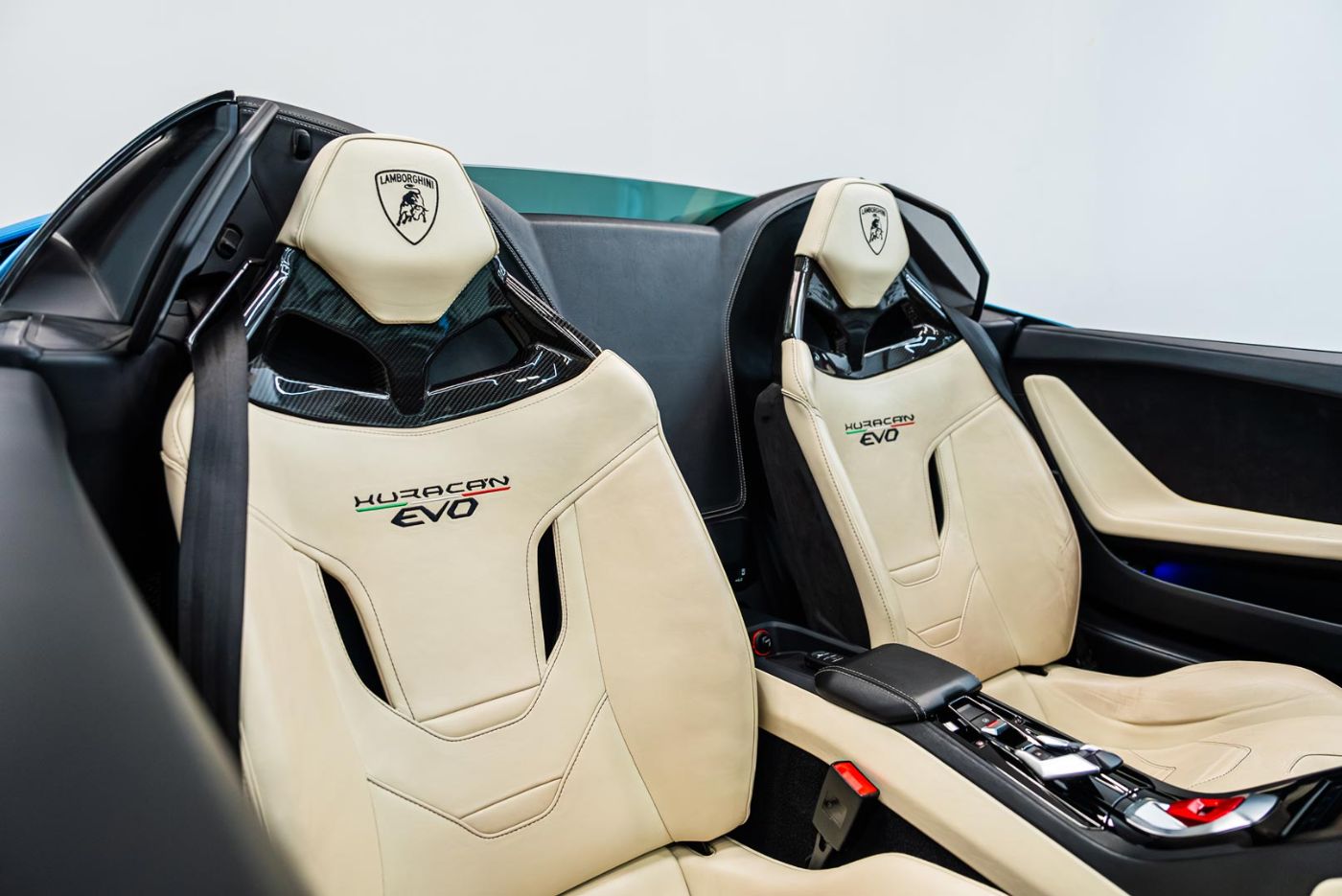 Lamborghini Huracan EVO Spyder gallery image 3