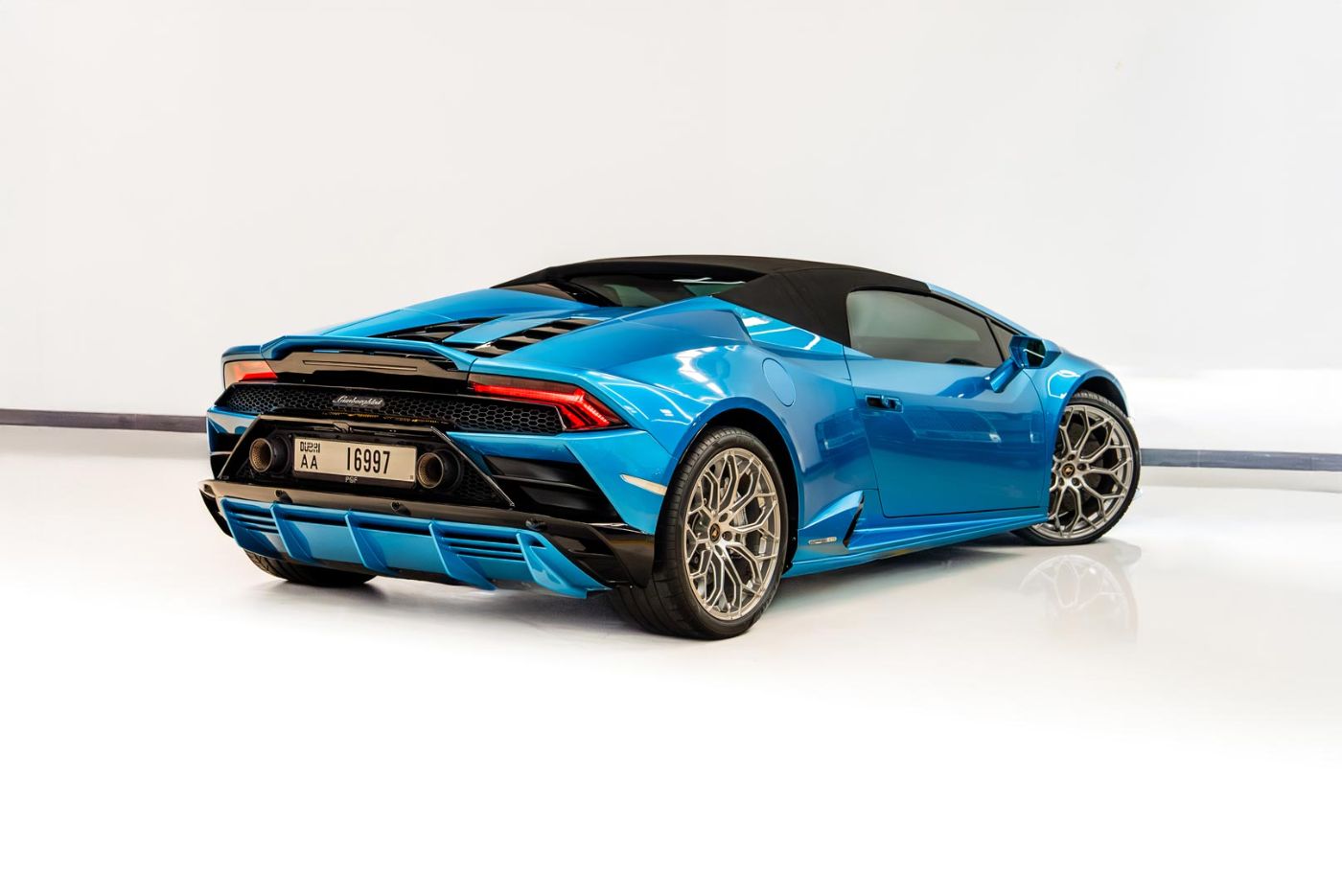 Lamborghini Huracan EVO Spyder gallery image 5