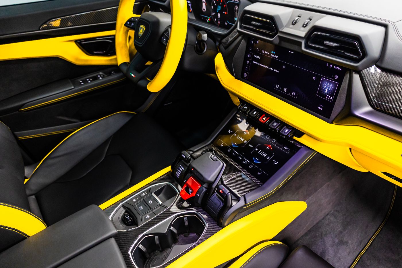 Lamborghini Urus SE gallery image 2