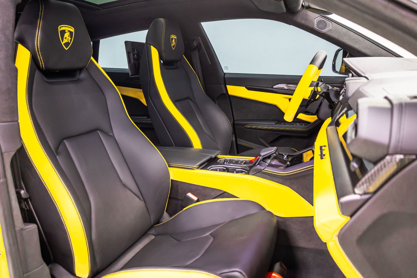 Lamborghini Urus SE gallery image 3