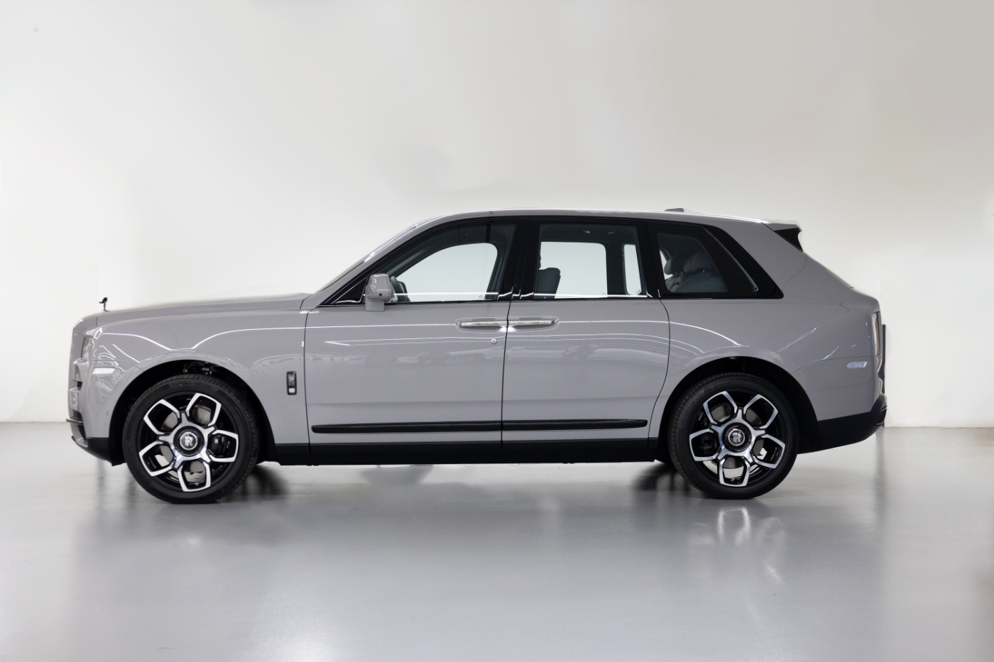 Rolls-Royce Cullinan Black Badge gallery image 2