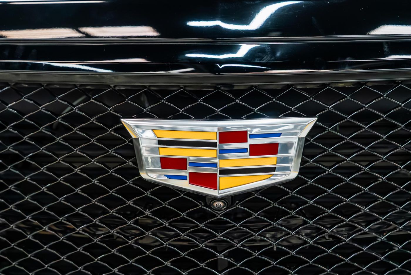 Cadillac Escalade Sport Platinum gallery image 2
