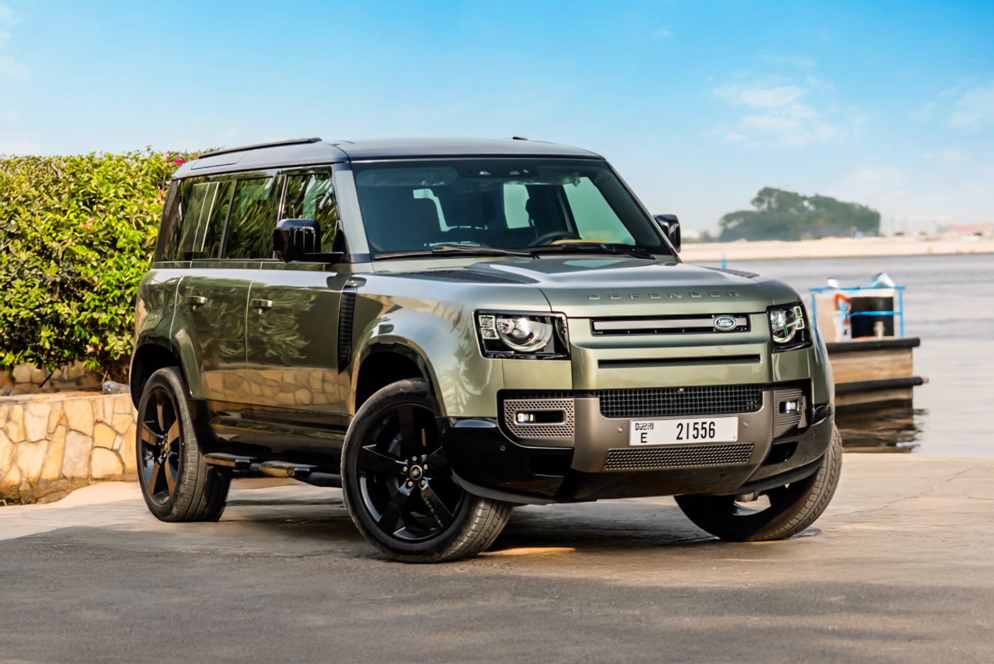Land Rover Defender 110 HSE V6 P400 gallery image 1