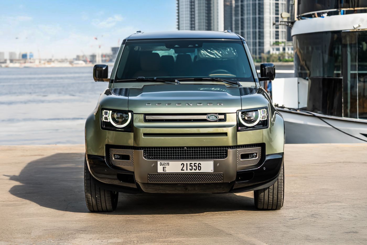 Land Rover Defender 110 HSE V6 P400 gallery image 2