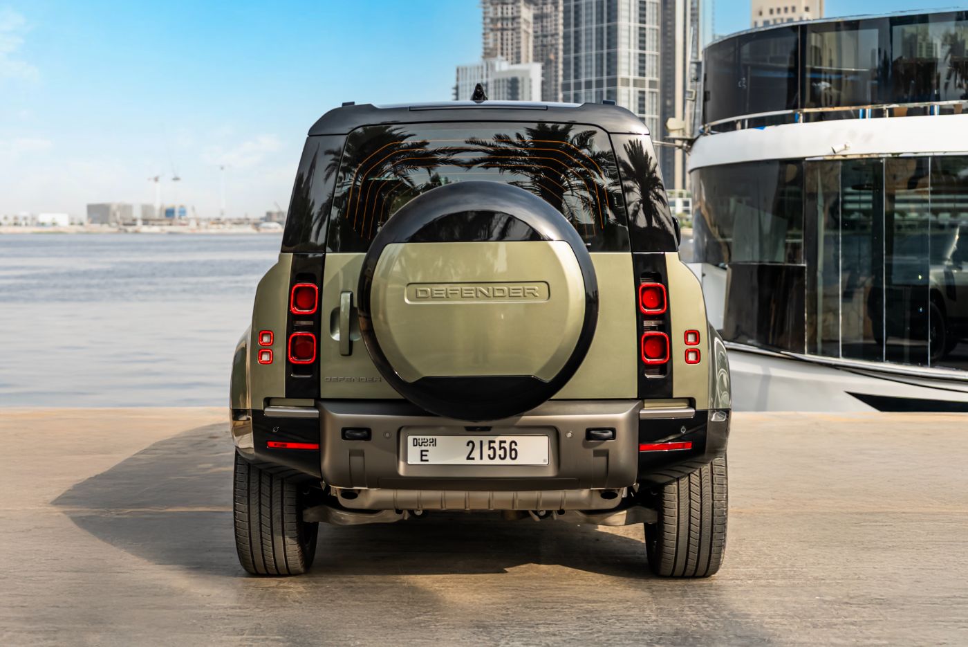 Land Rover Defender 110 HSE V6 P400 gallery image 11