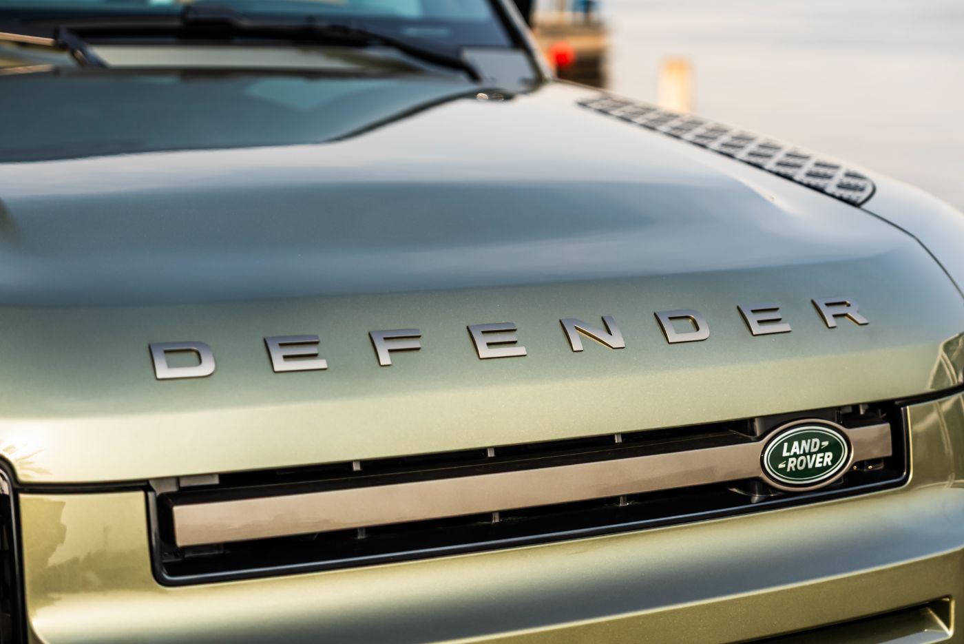 Land Rover Defender 110 HSE V6 P400 gallery image 3