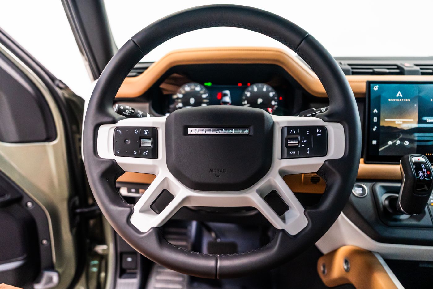 Land Rover Defender 110 HSE V6 P400 gallery image 4