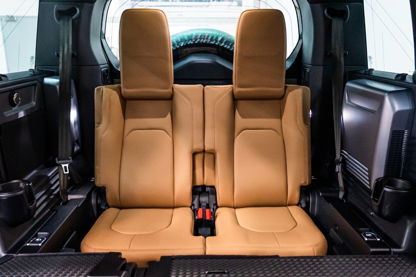 Land Rover Defender 110 HSE V6 P400 gallery image 8