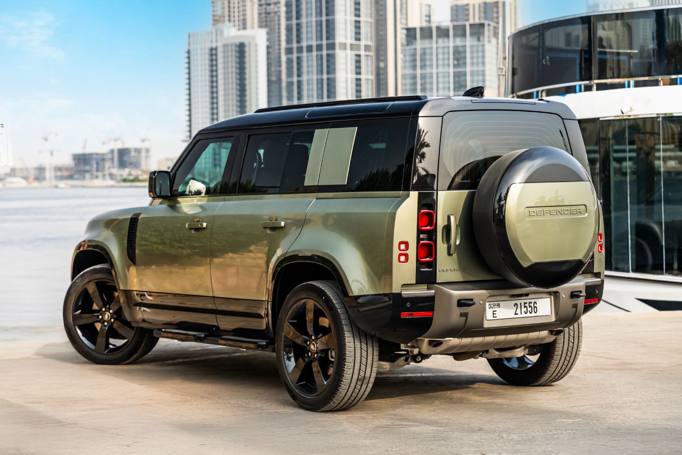 Land Rover Defender 110 HSE V6 P400 gallery image 9
