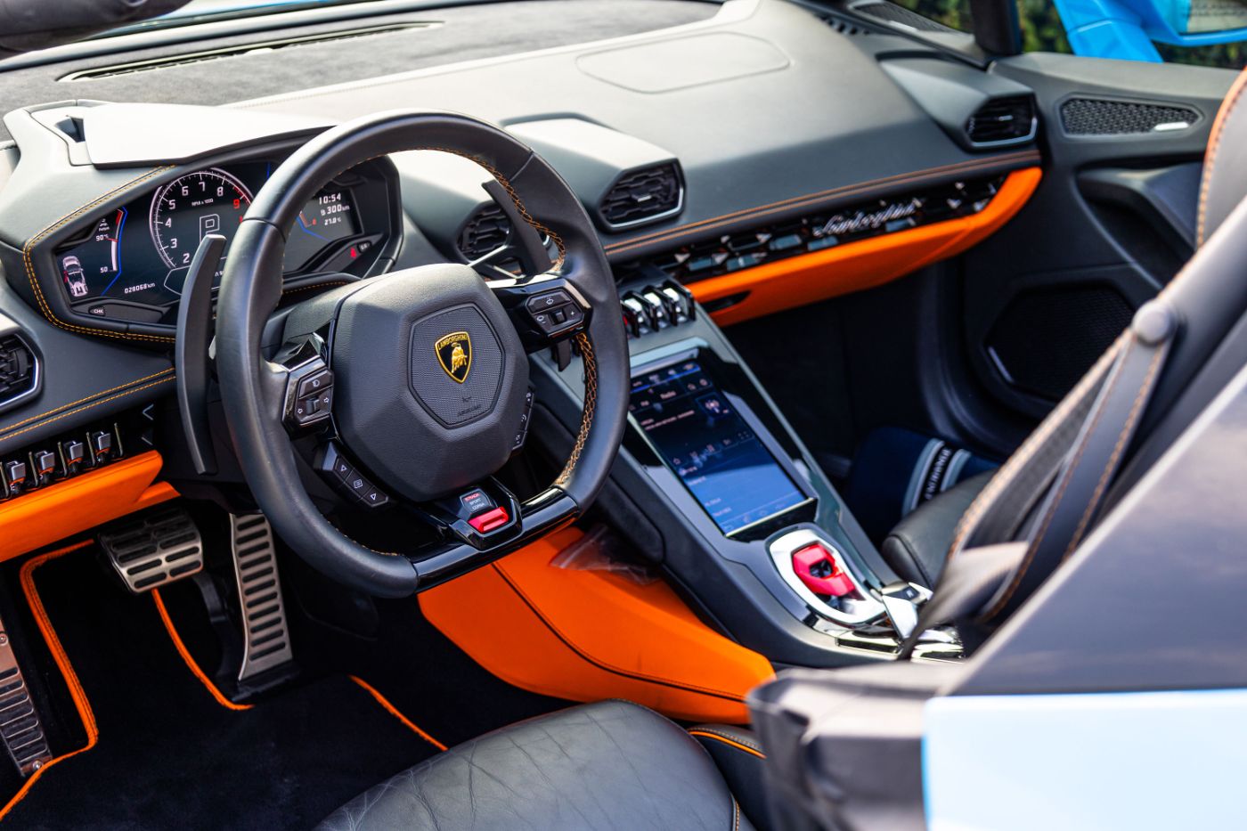 Lamborghini Huracan EVO Spyder gallery image 3