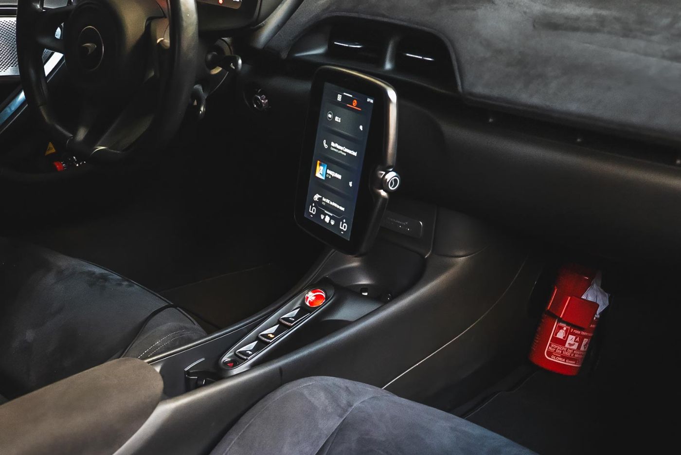 McLaren Artura gallery image 4