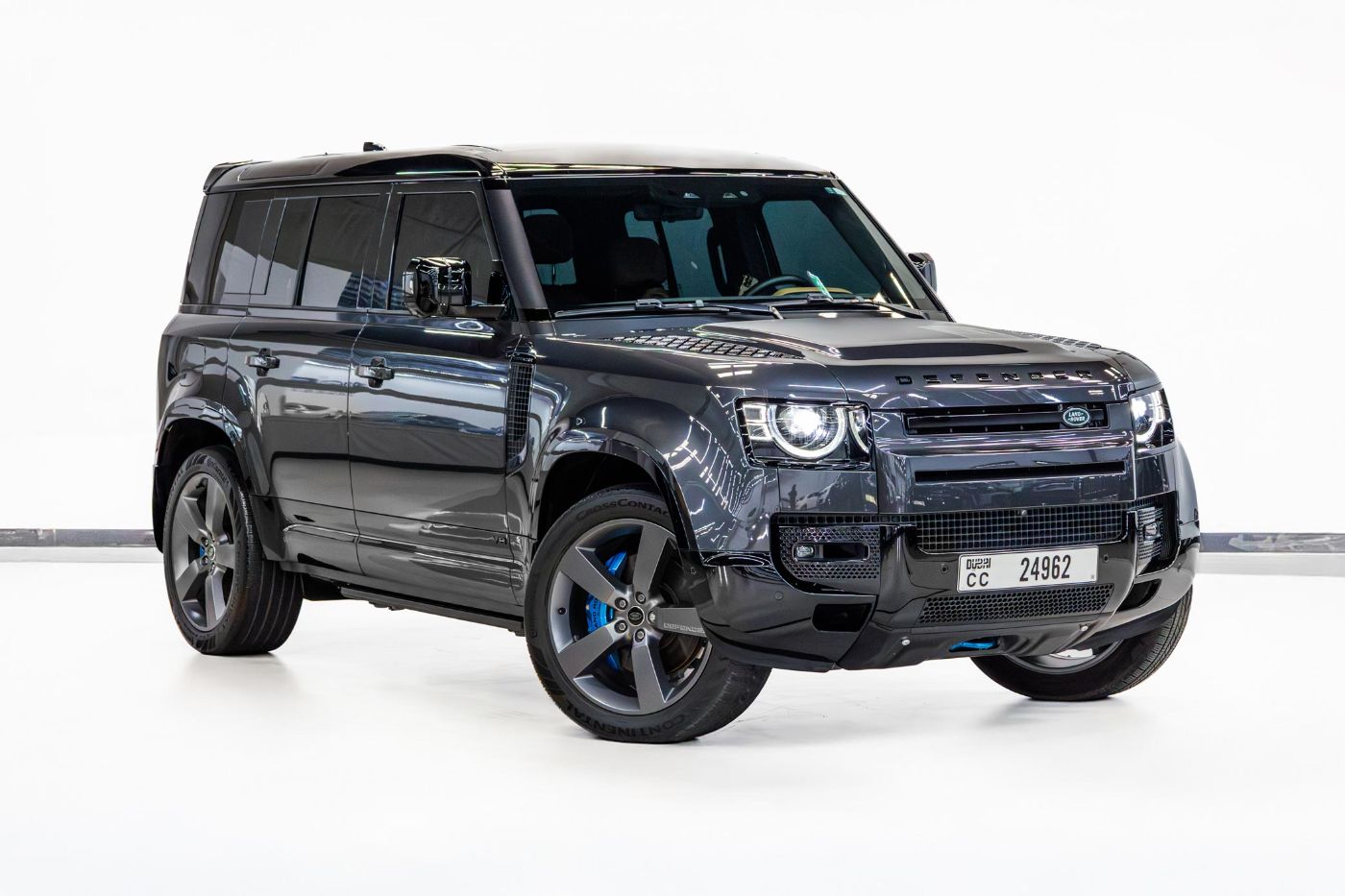 Land Rover Defender 110 HSE V8 P525 gallery image 1