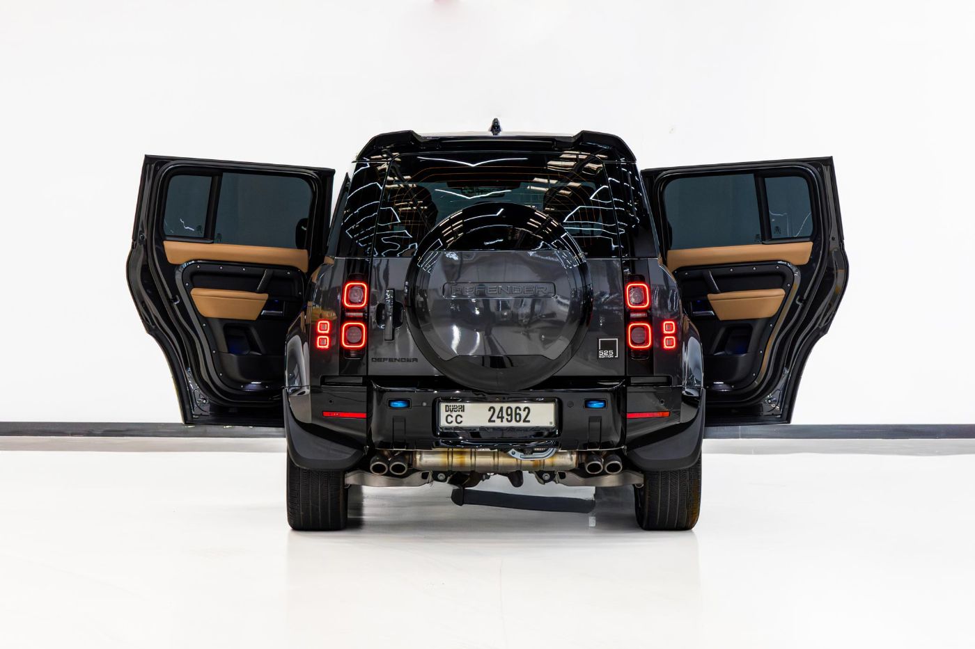 Land Rover Defender 110 HSE V8 P525 gallery image 9