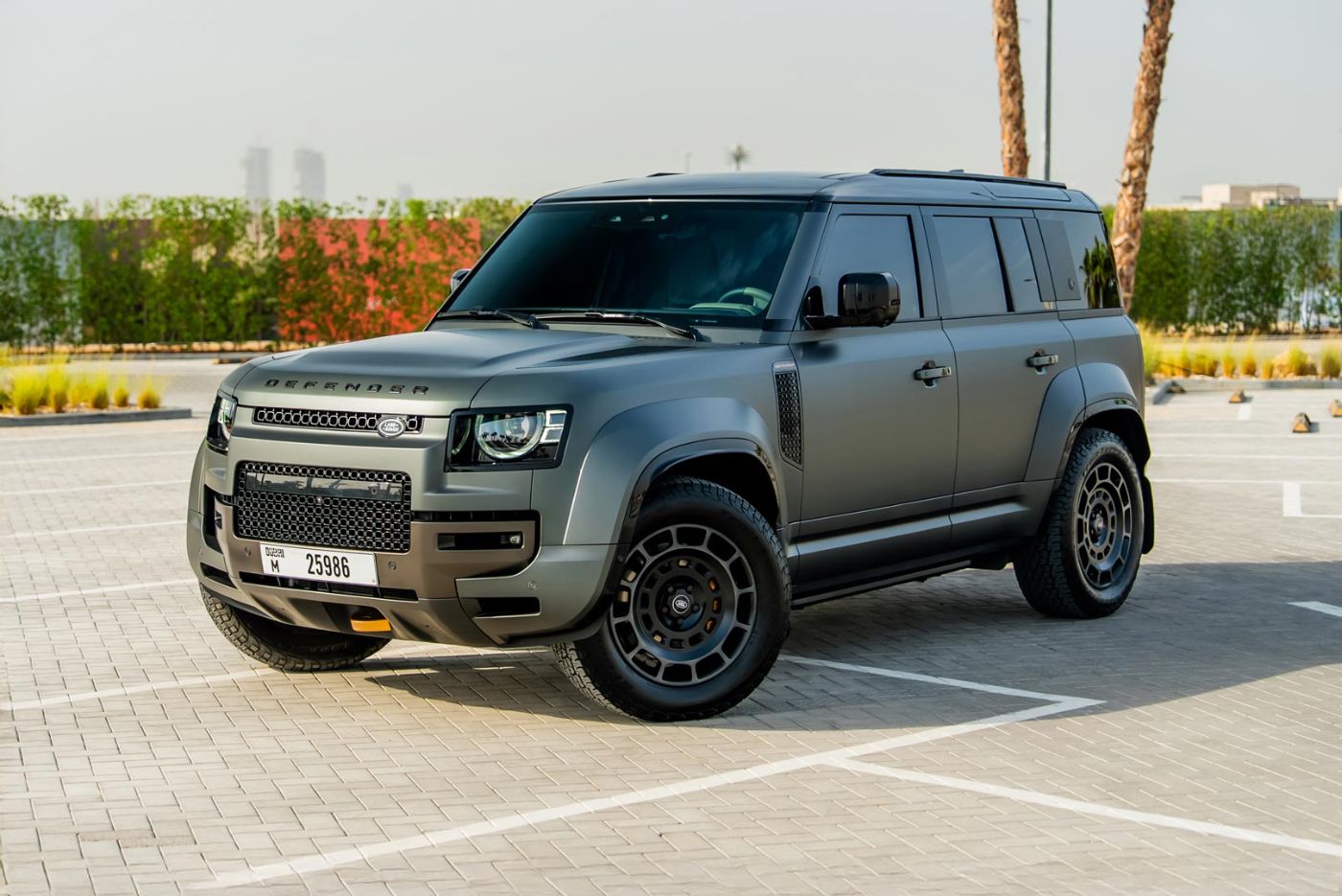 Land Rover Defender Octa V8 gallery image 1