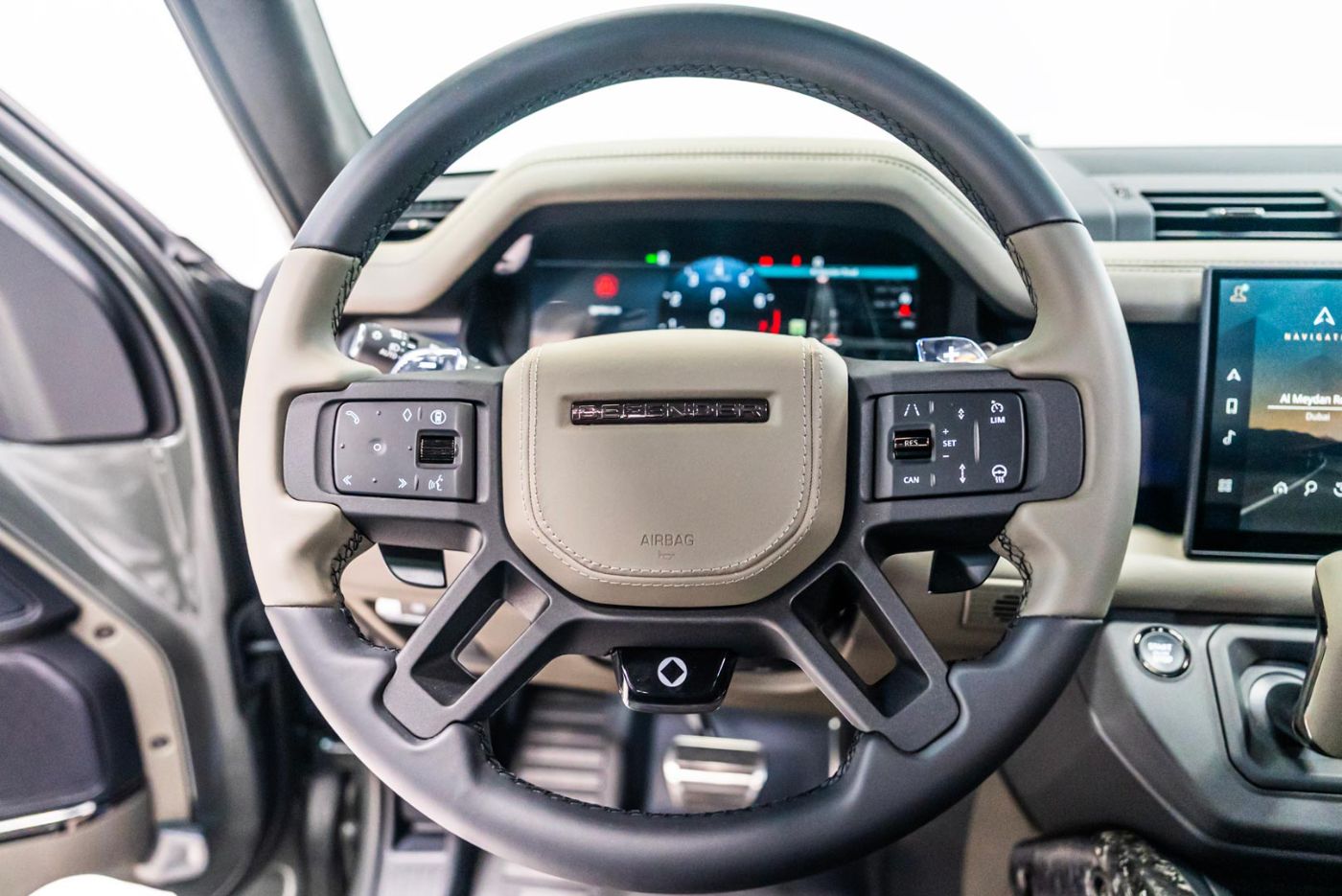 Land Rover Defender Octa V8 gallery image 5