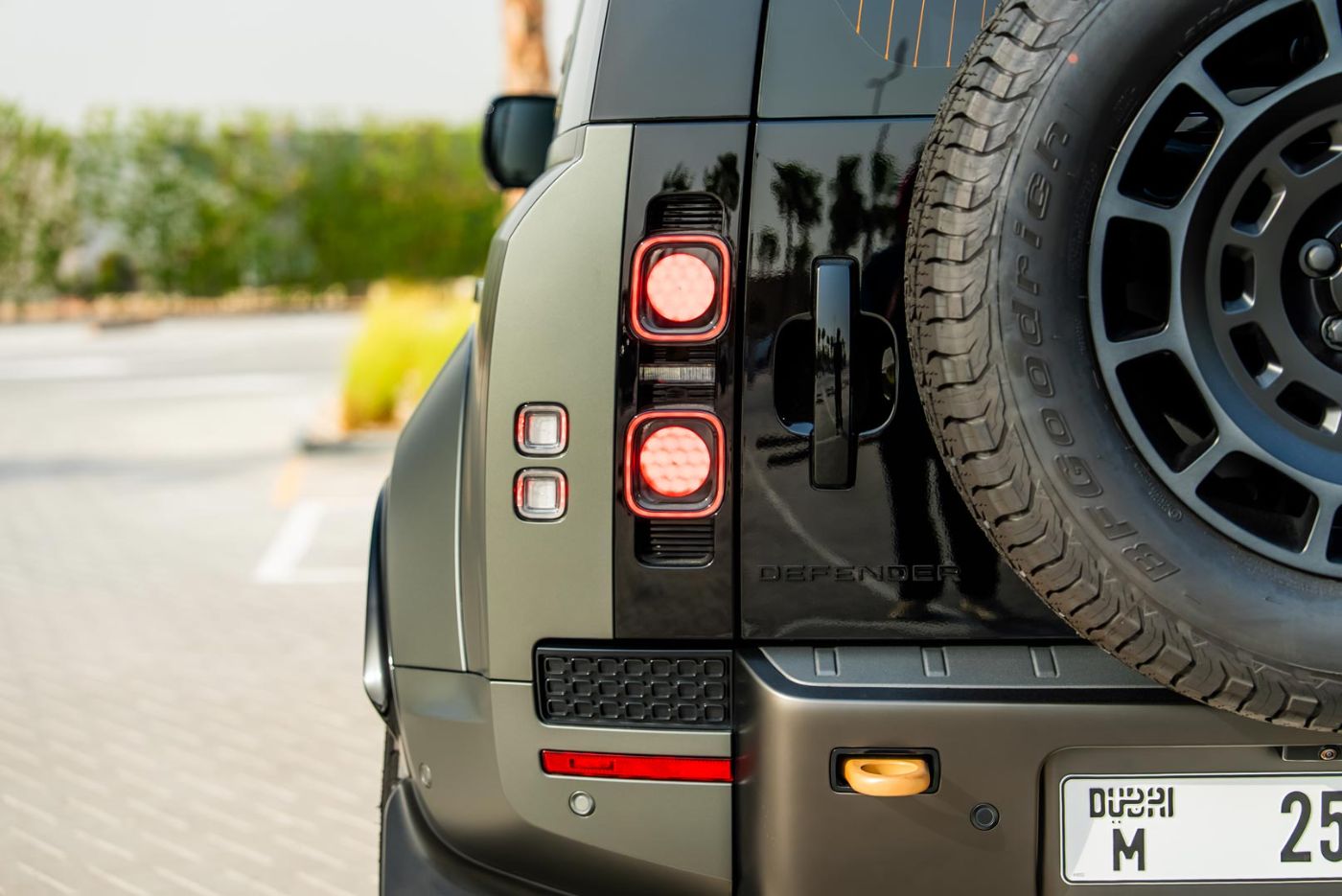 Land Rover Defender Octa V8 gallery image 8