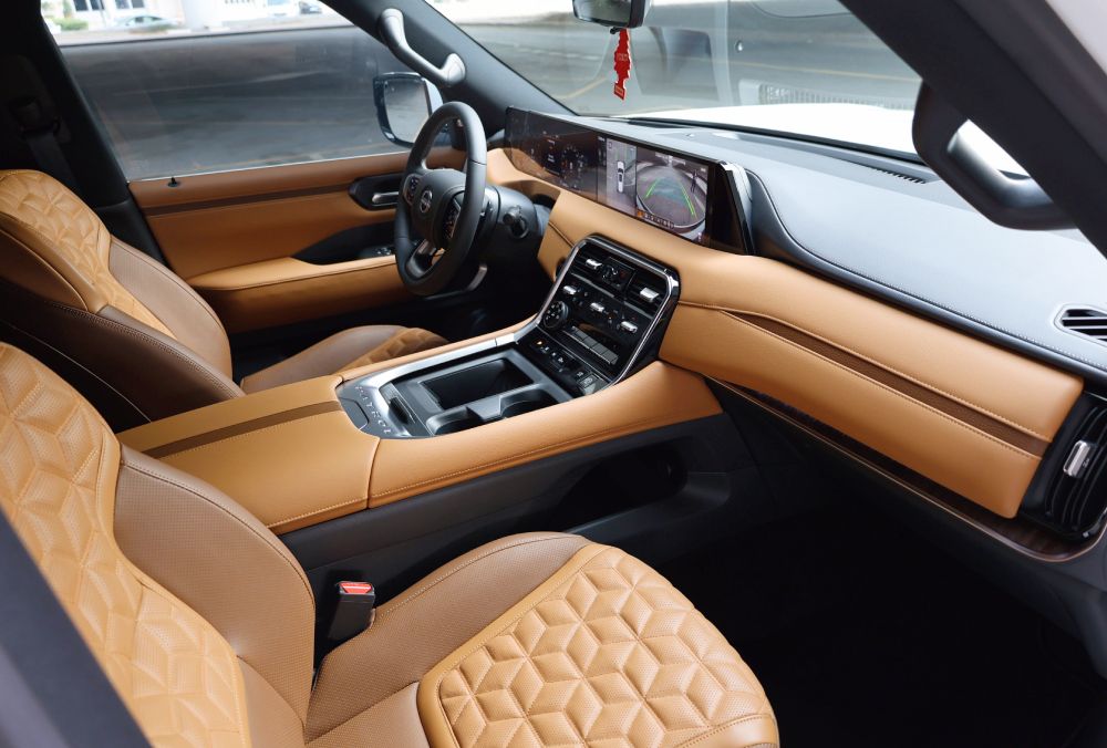Nissan Patrol LE Platinum gallery image 3
