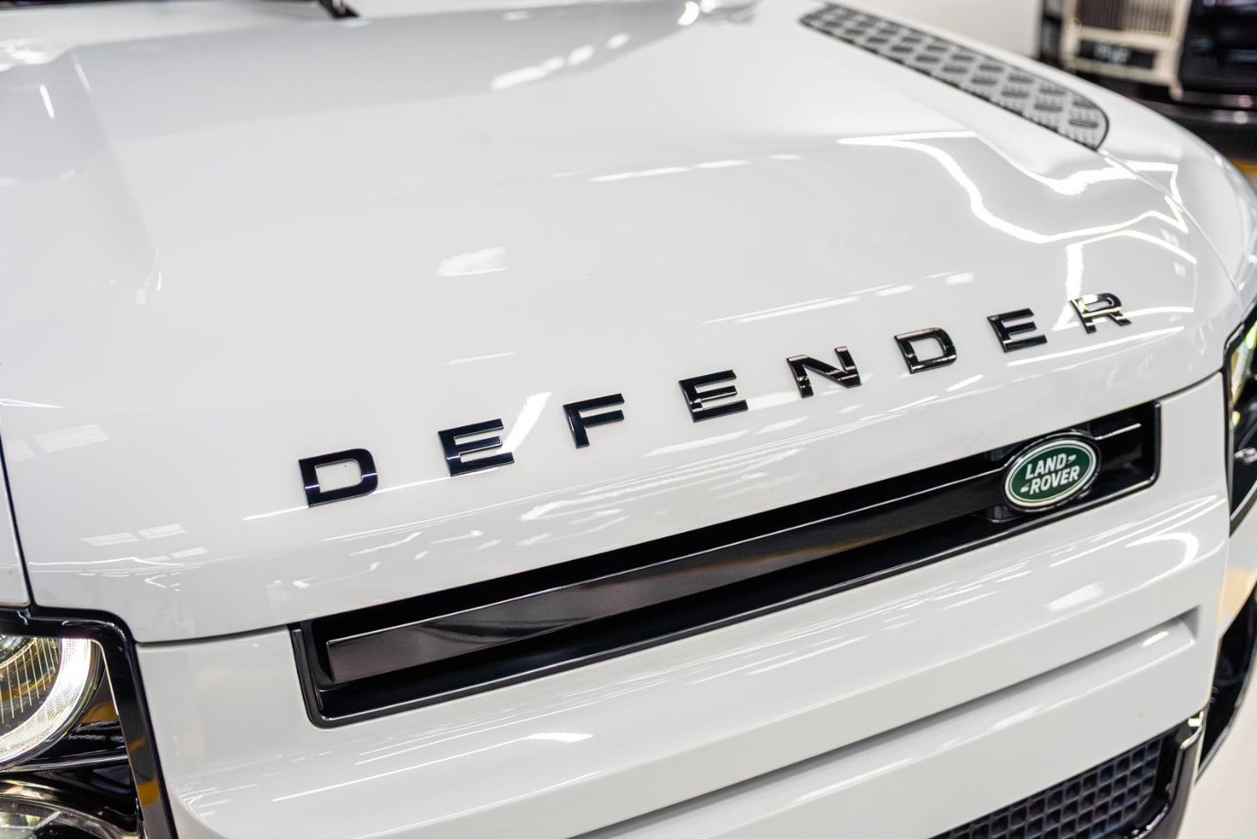 Land Rover Defender 90 V8 gallery image 4