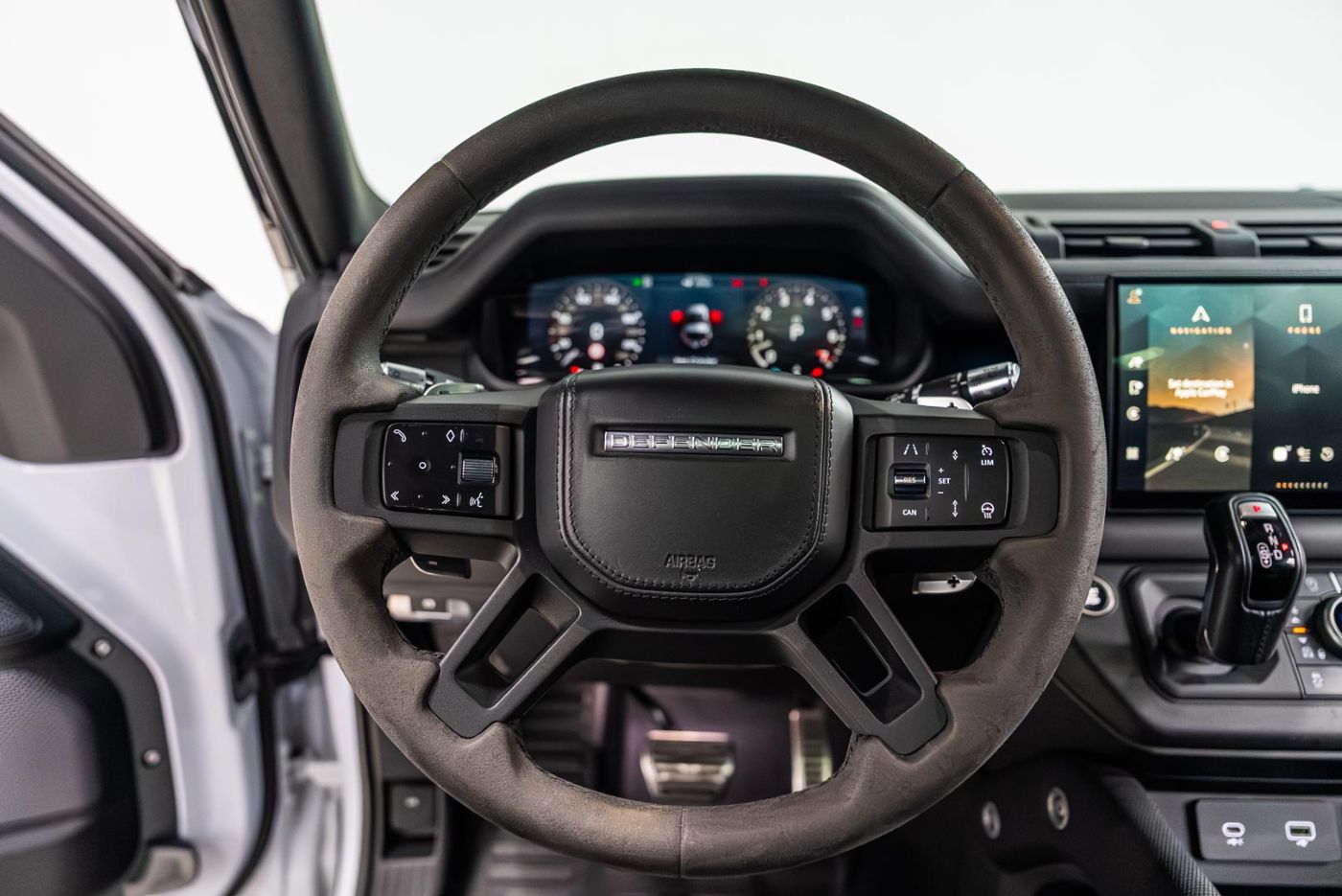 Land Rover Defender 90 V8 gallery image 5