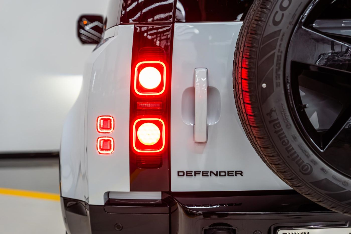 Land Rover Defender 90 V8 gallery image 10