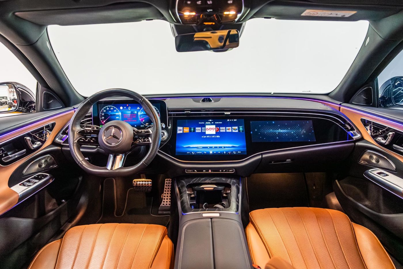 Mercedes Benz E300 gallery image 3
