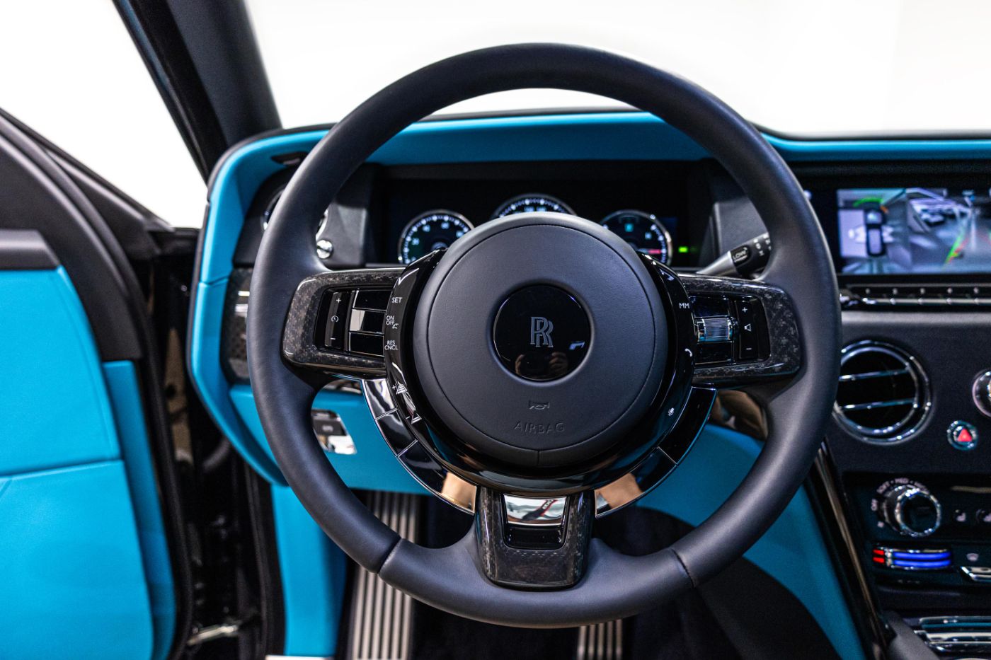 Rolls-Royce Cullinan Black Badge gallery image 1