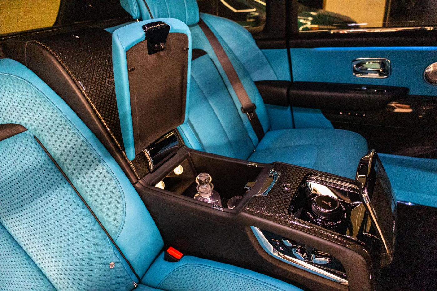 Rolls-Royce Cullinan Black Badge gallery image 2