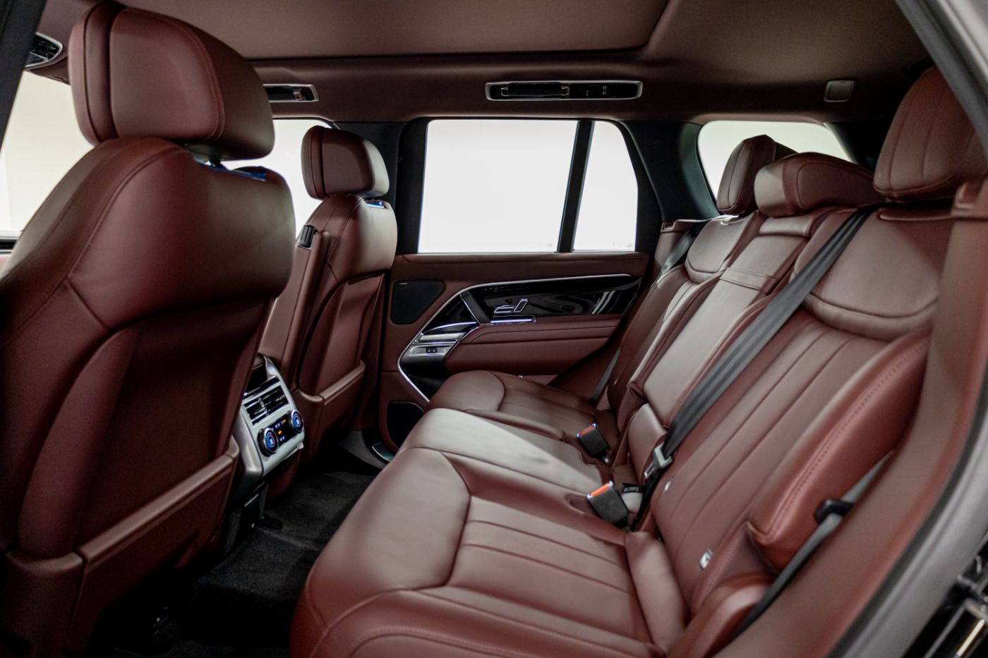 Land Rover Range Rover Vogue HSE V8 P530 gallery image 6