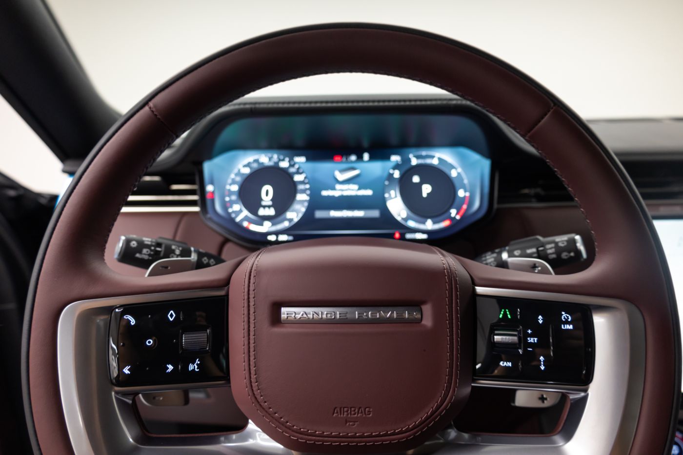 Land Rover Range Rover Vogue HSE V8 P530 gallery image 7