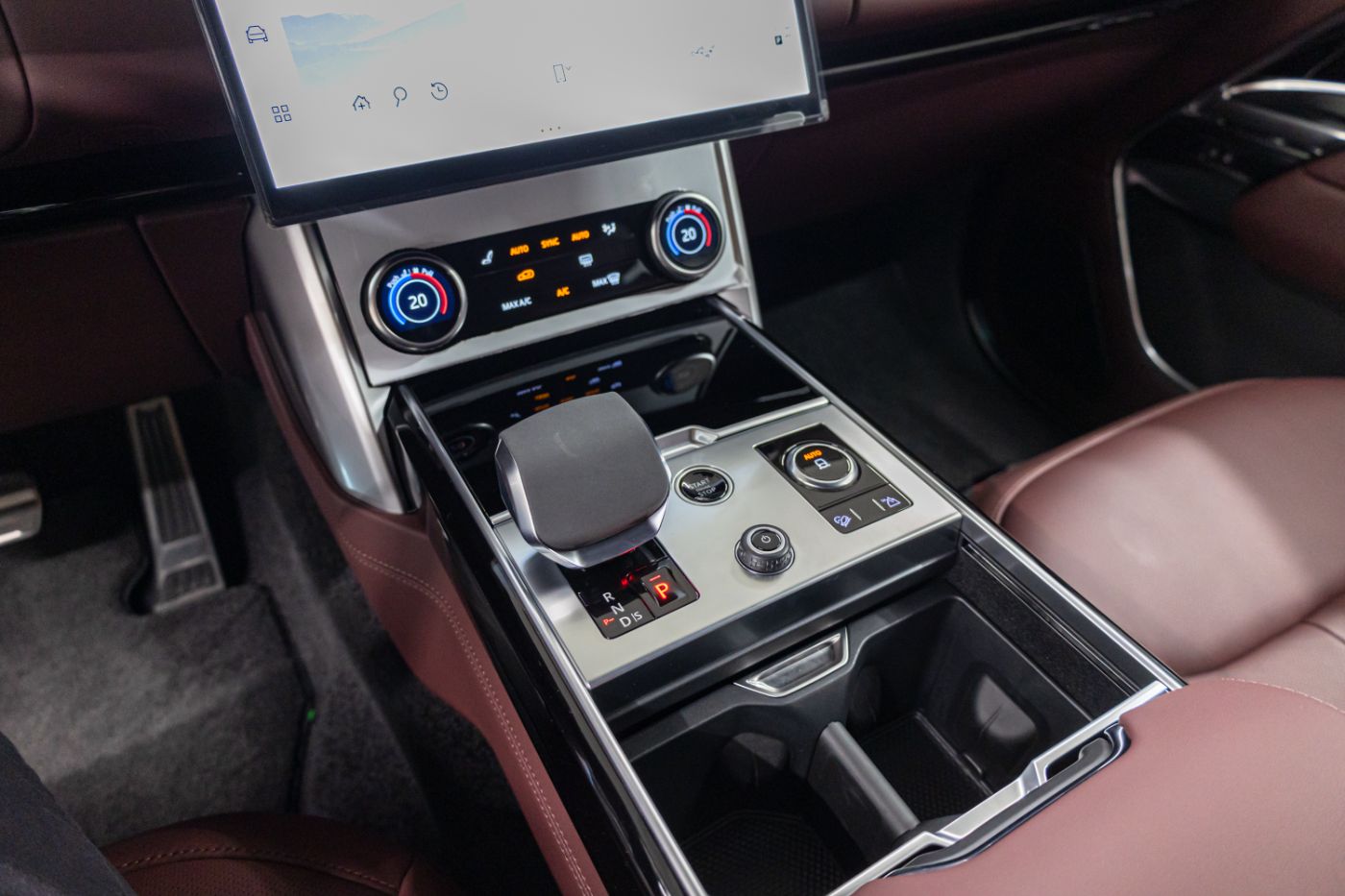 Land Rover Range Rover Vogue HSE V8 P530 gallery image 8