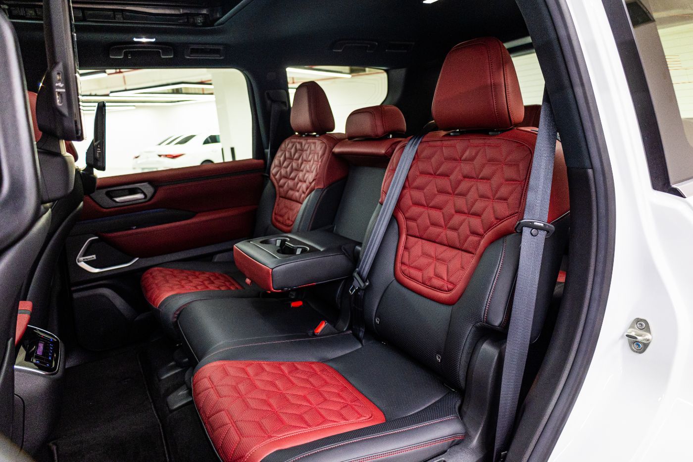 Nissan Patrol LE Platinum gallery image 3