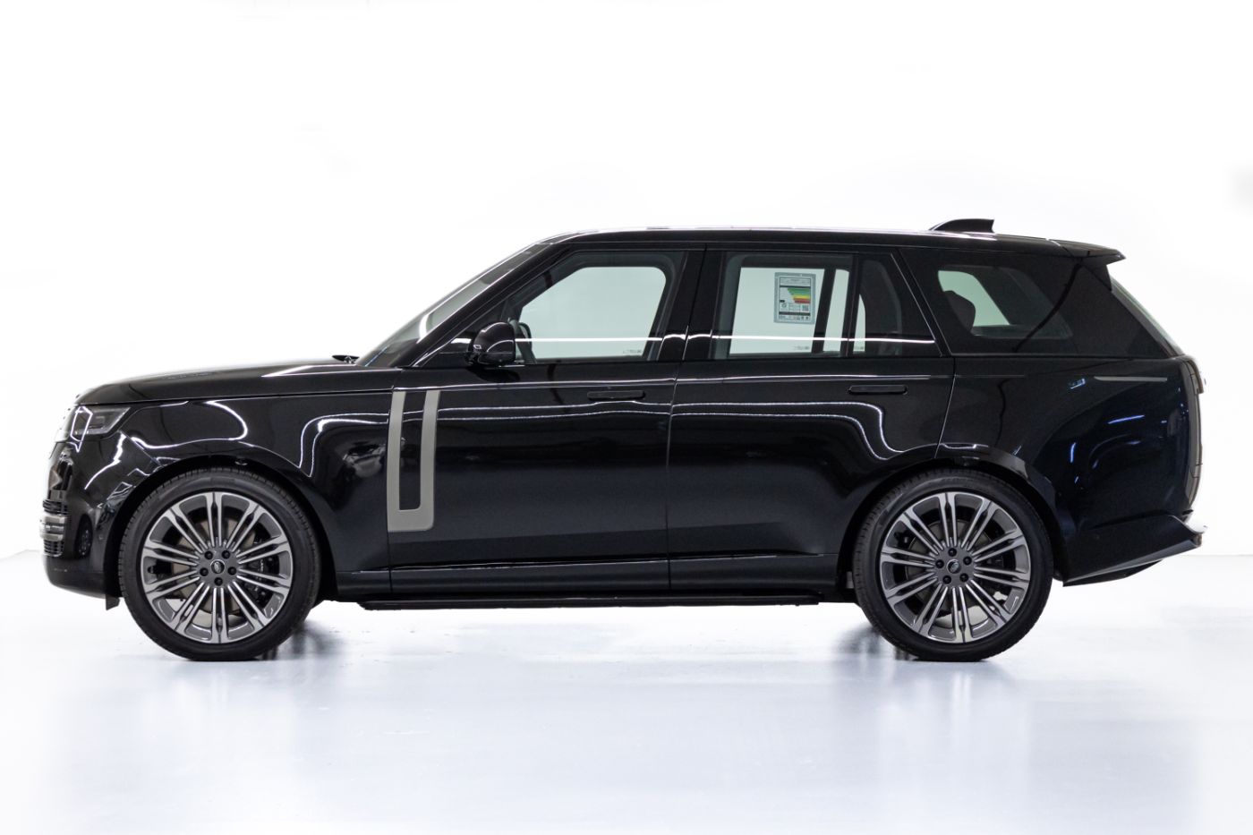 Land Rover Range Rover Vogue HSE V8 P530 gallery image 3