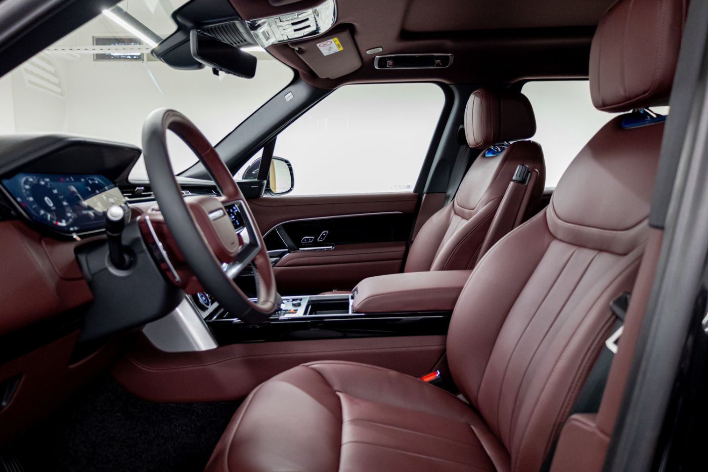 Land Rover Range Rover Vogue HSE V8 P530 gallery image 5