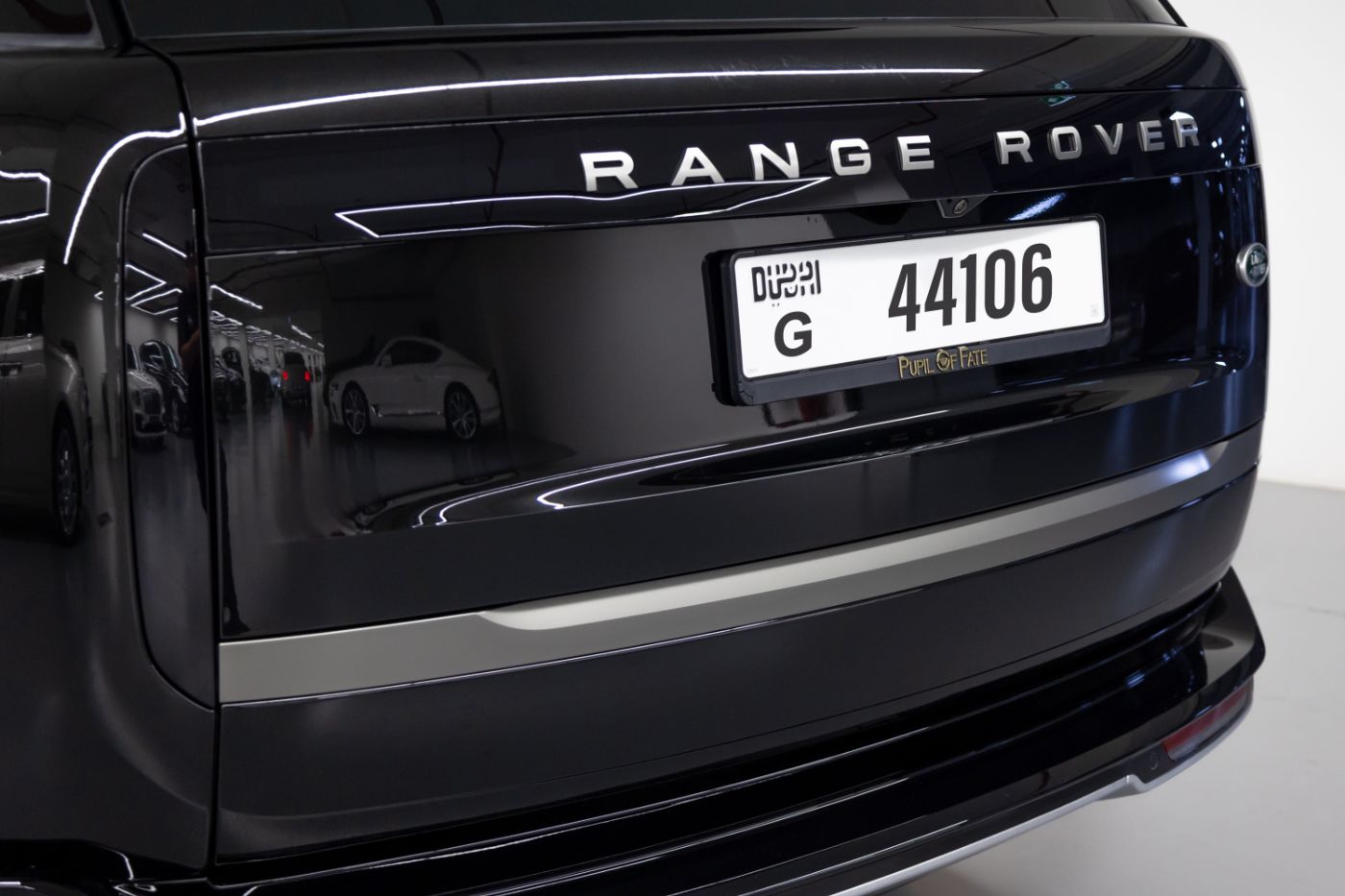 Land Rover Range Rover Vogue HSE V8 P530 gallery image 10
