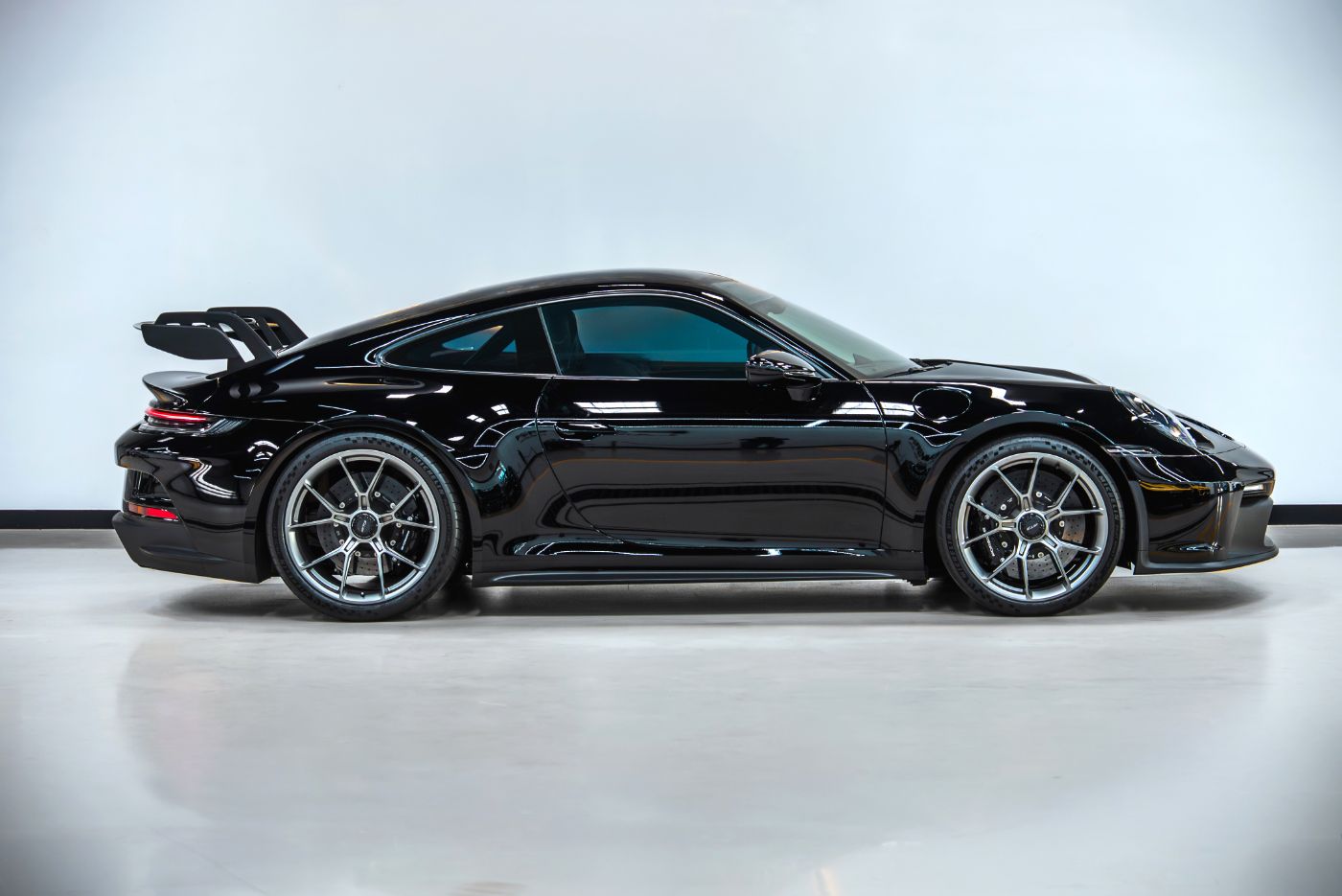 Porsche 911 992 GT3 gallery image 4