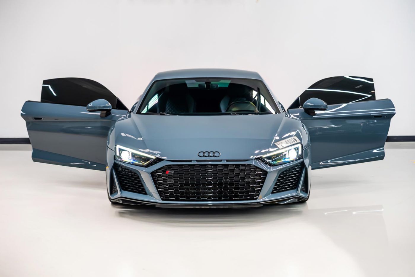 Audi R8 V10 gallery image 2