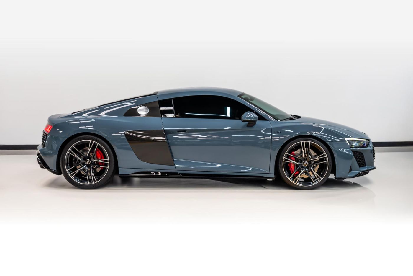 Audi R8 V10 gallery image 3
