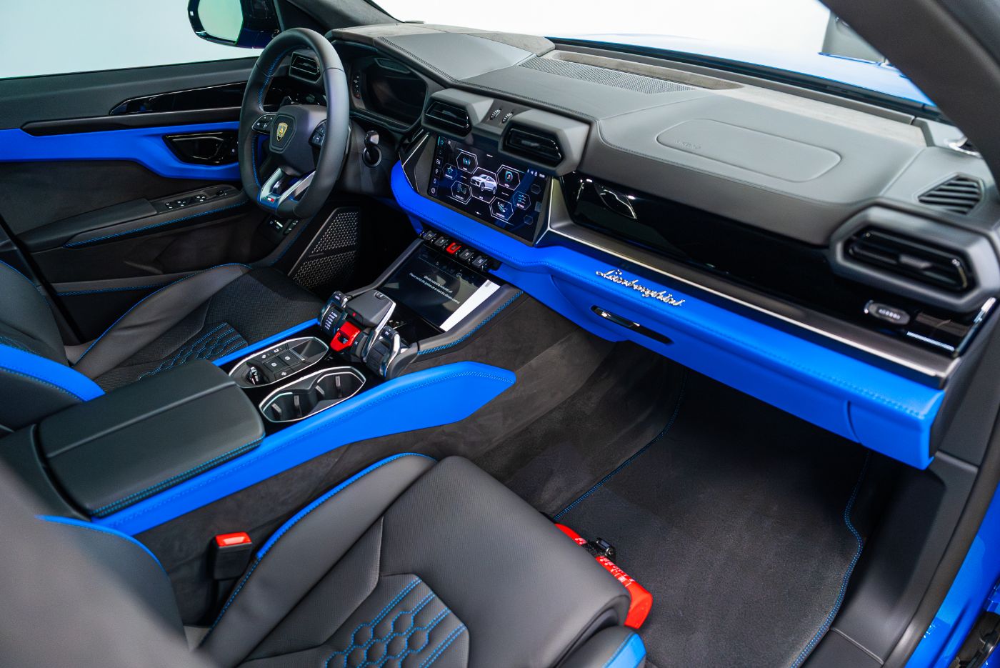 Lamborghini Urus SE gallery image 4